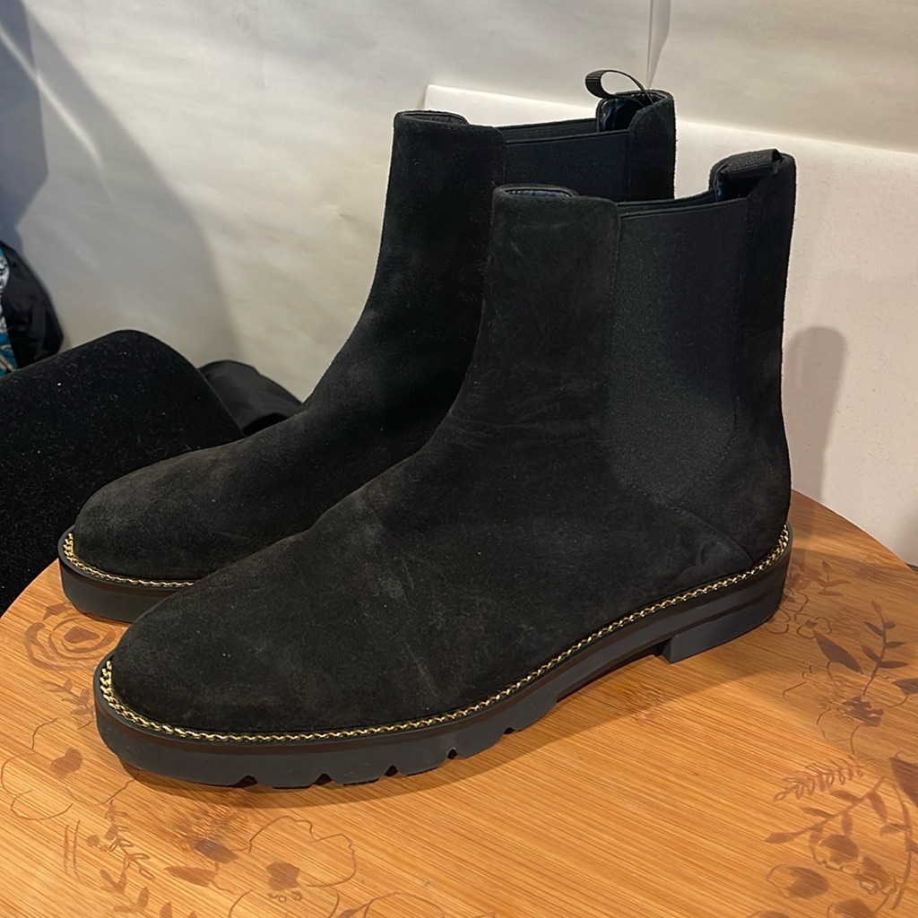 Stuart Weitzman Nwot Black Suede Boots With Gold Tone Chain Trim Size 9.5